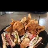 Club sandwich with chips